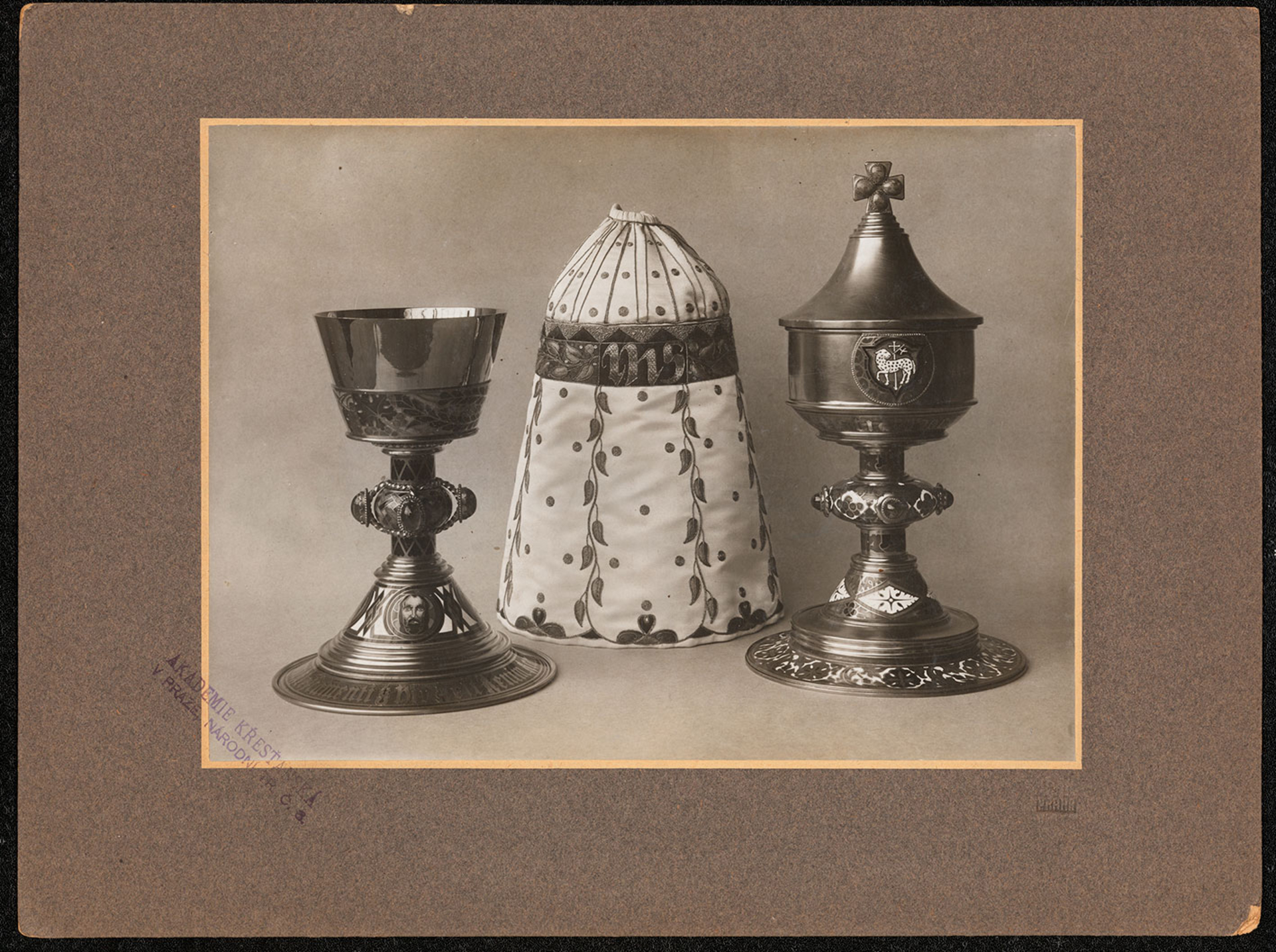 06__antiques_TIF.jpg